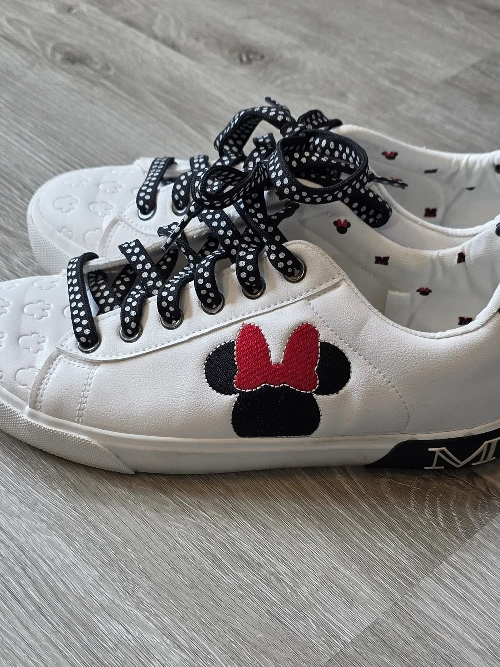 Disney White Sneakers Black & Red Low Top Minnie Accent Size 7